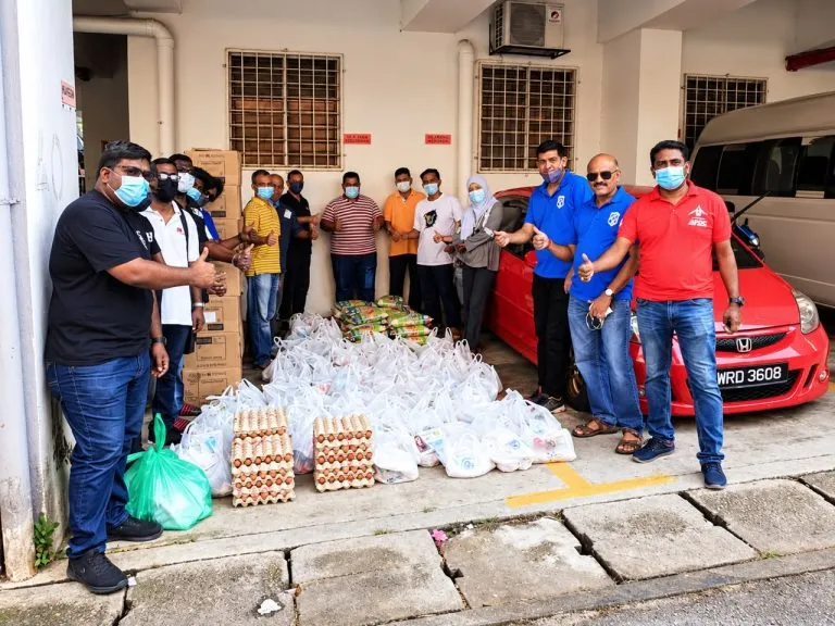 Volunteers in masks with bags of groceries and eggs for families during the 2020 lockdown