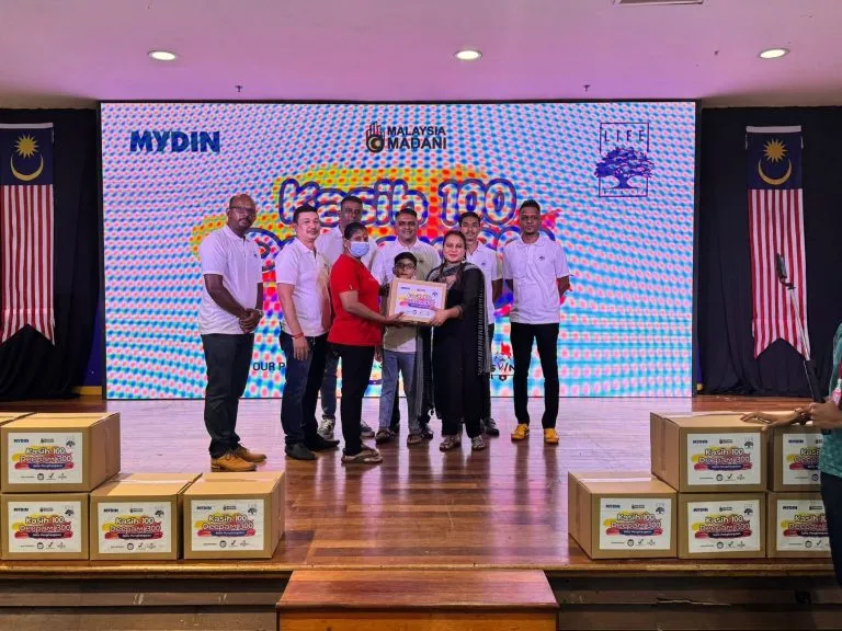 Recipients receive Kasih 100 Deepam 300 food aid from LIFE Malaysia and partners