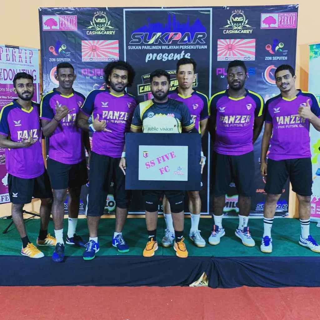 Men's team in purple jerseys at the 2019 LIFE Malaysia charity futsal