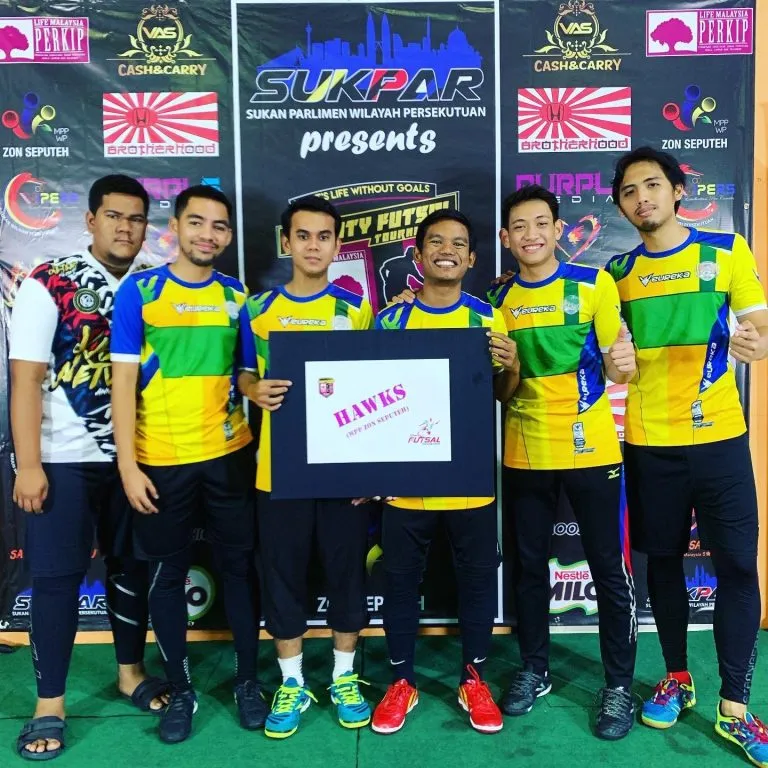 Team in yellow and green jerseys at the 2019 charity futsal